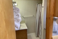 Cabin 10 bathroom