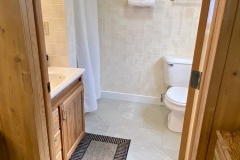 Cabin 2 bathroom w/shower