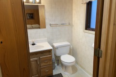 Cabin 3 restroom 2