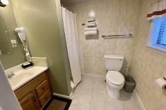 Cabin 4 bathroom