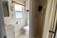 Cabin 5 bathroom