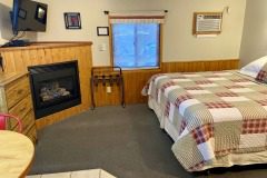 Cabin 5 bed and gas fireplace