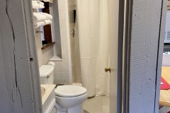 Cabin 6 bathroom
